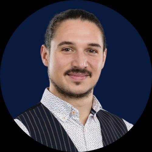 <strong><a href="https://www.linkedin.com/in/hassan-hjaij-kmu-upgrade-gmbh?lipi=urn%3Ali%3Apage%3Ad_flagship3_profile_view_base_contact_details%3BvcuGRJHESS6G0%2BccPbMq6A%3D%3D">Hassan Hjaij</a></strong><br><br>CEO<br>KMU Upgrade GmbH